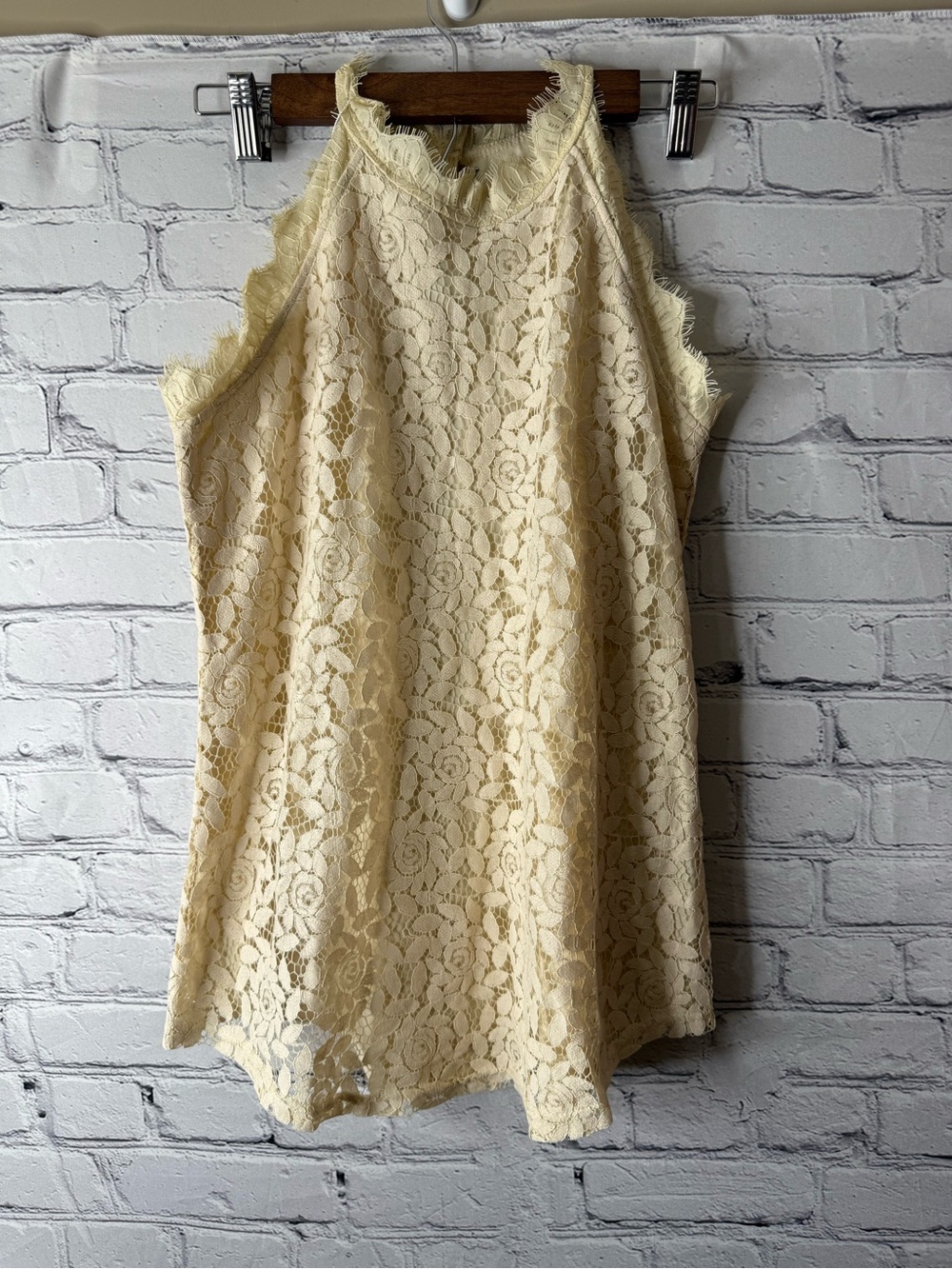 NWT Berryou Sleeveless Lace Halter Top in ivory size small